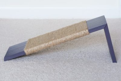 Rascador con cuerda de sisal y madera DIY